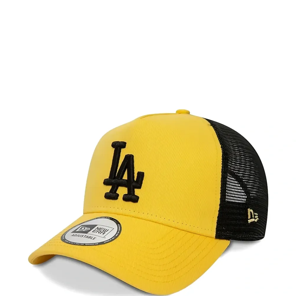 Бейсболка с нашивкой-логотипом