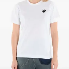 Футболка с сердечным мотивом