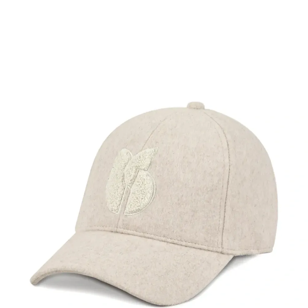 Бейсболка с нашивкой-логотипом