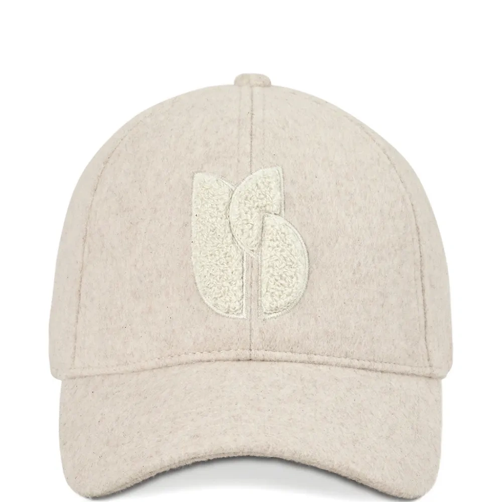 Бейсболка с нашивкой-логотипом