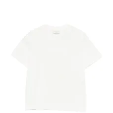 Футболка с тиснённым логотипом