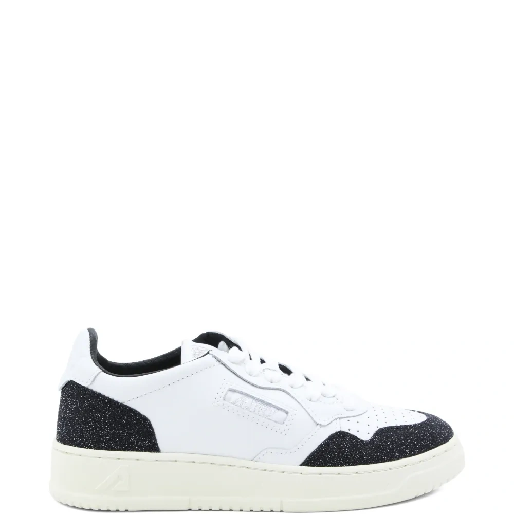 Кроссовки с блестящими вставками