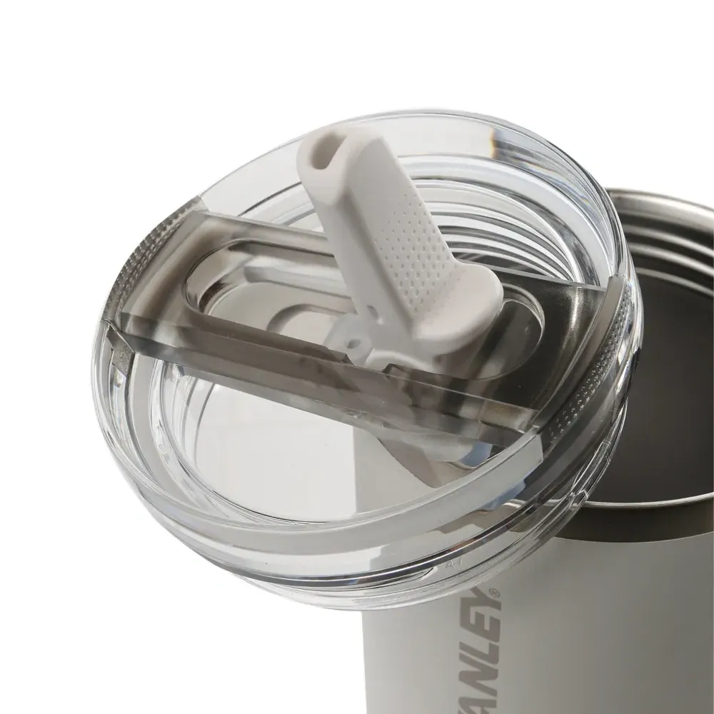 Бутылка с соломенной ручкой