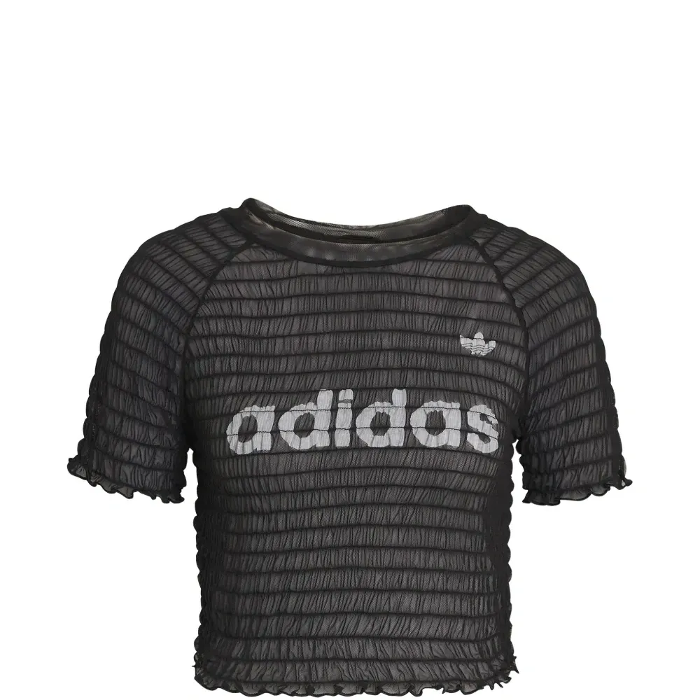 Футболка с вышитым логотипом