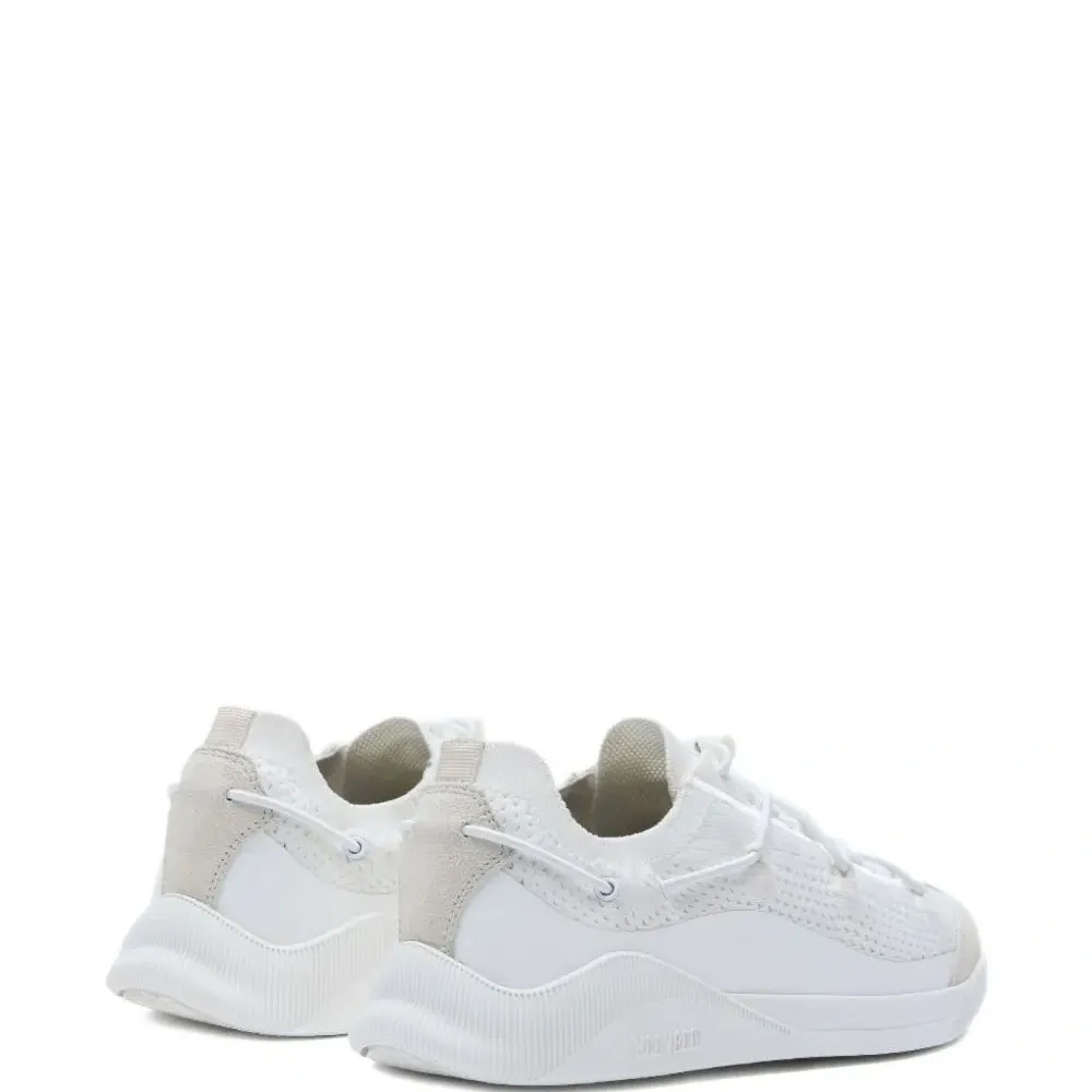 Кроссовки на шнуровке