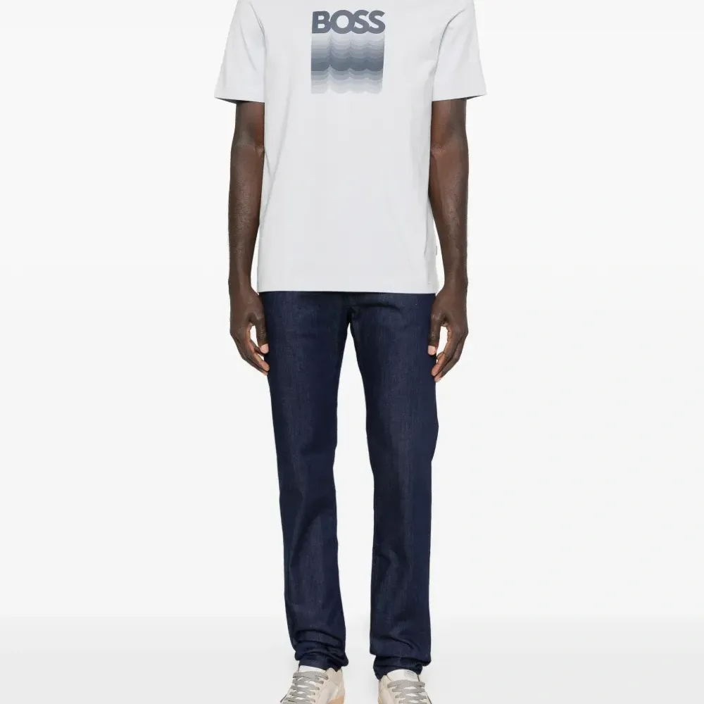 Футболка с логотипом