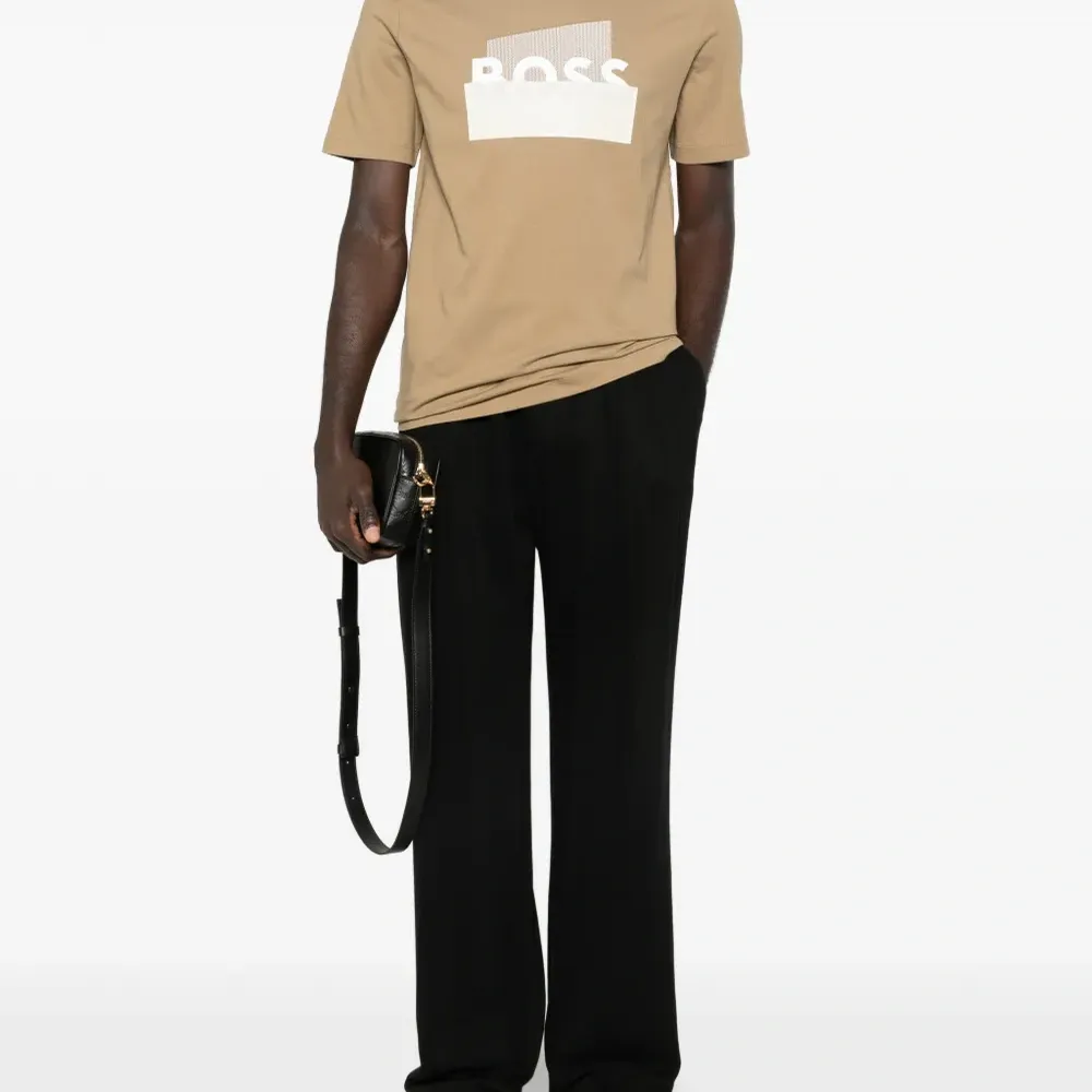 Футболка с логотипом