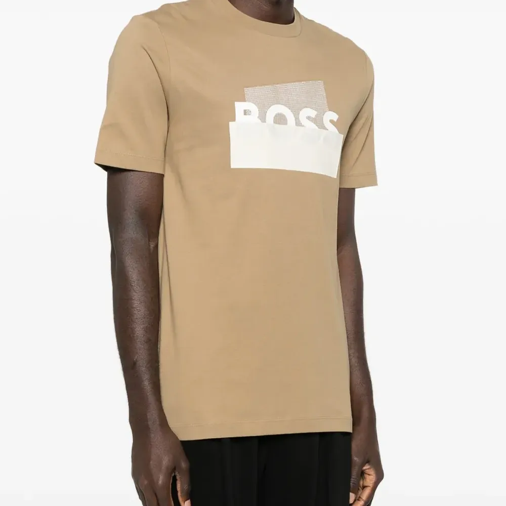 Футболка с логотипом