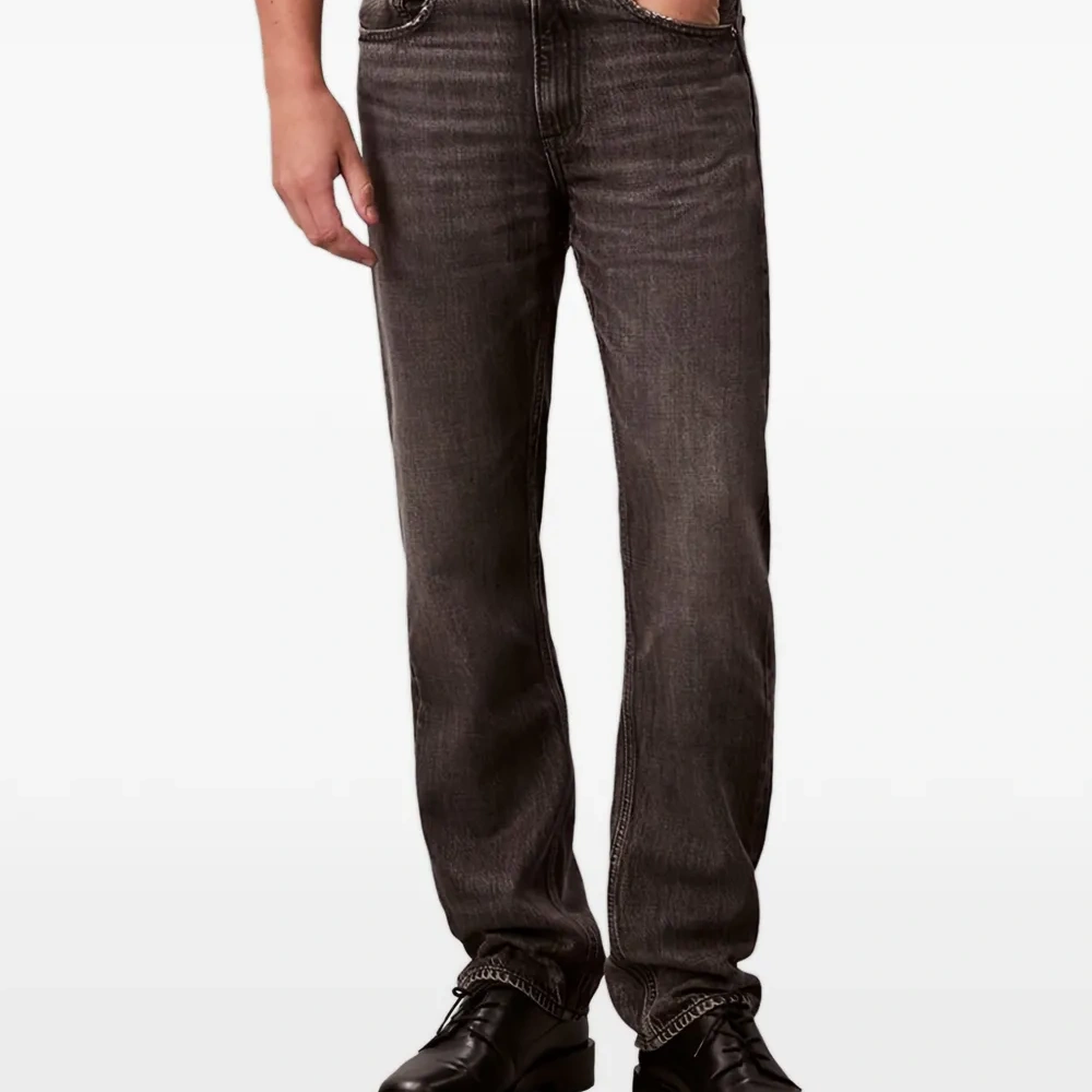 Джинсы с нашивкой-логотипом