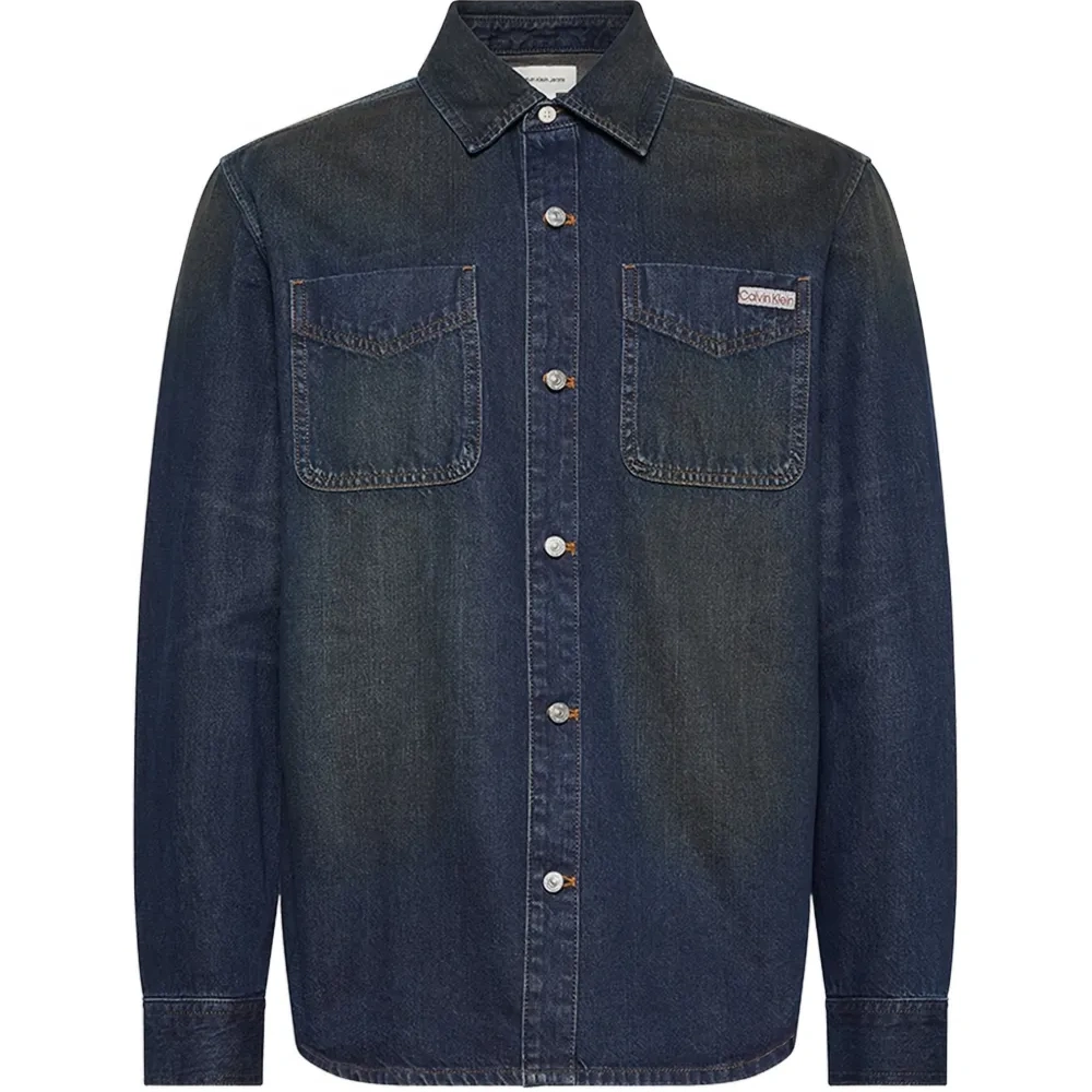 Рубашка-овершот с накладными карманами с клапанами