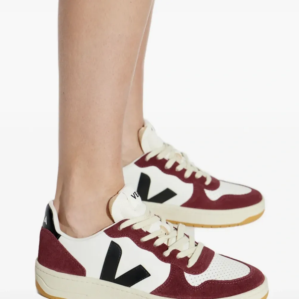 Кроссовки V-10 на шнуровке