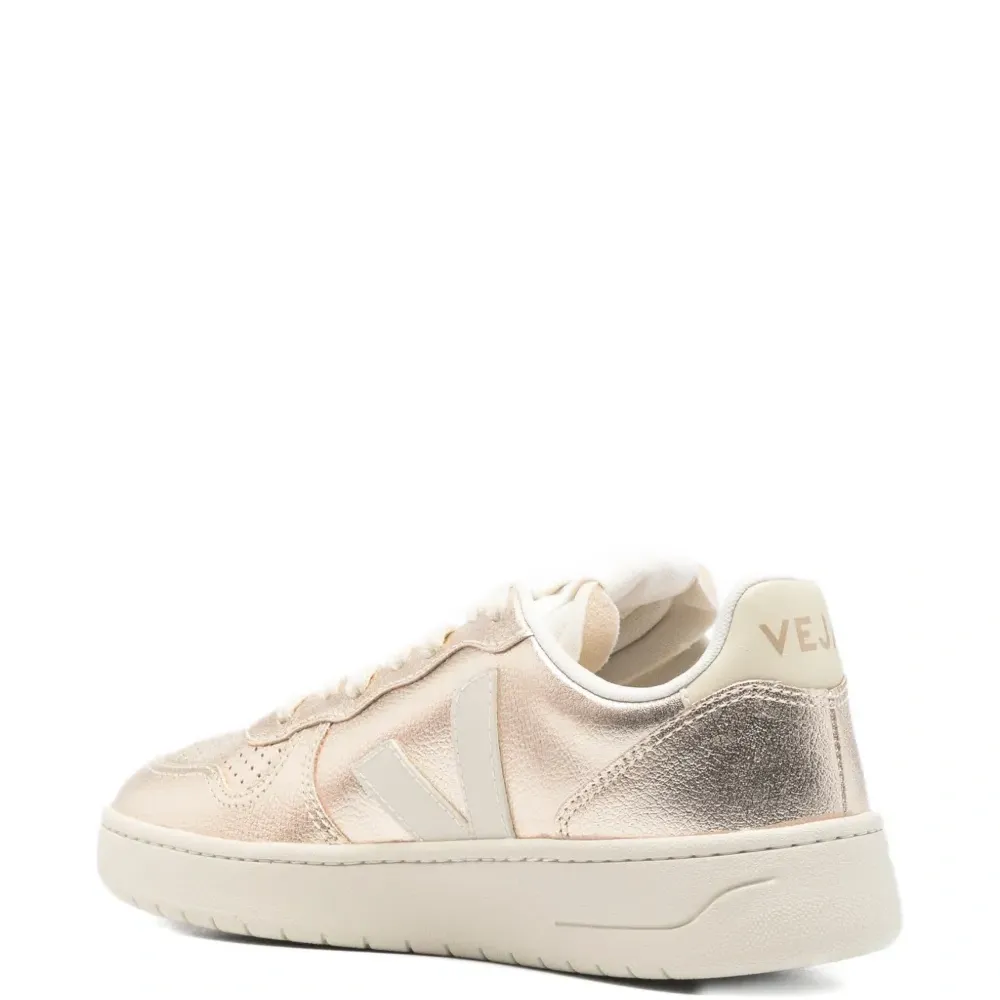 Кроссовки V-10 с перфорированным мысом