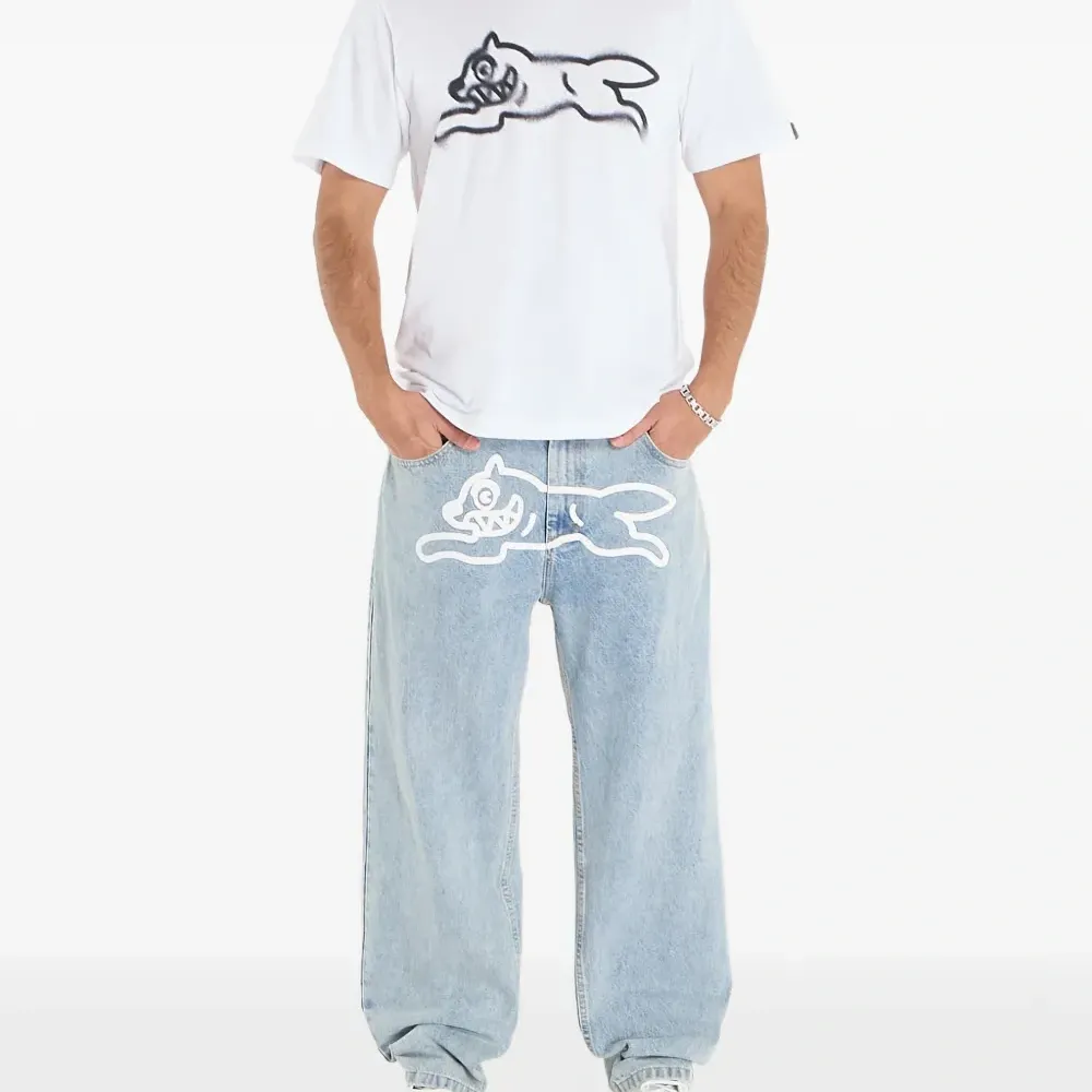 Футболка с принтом бегущей собаки в стиле граффити