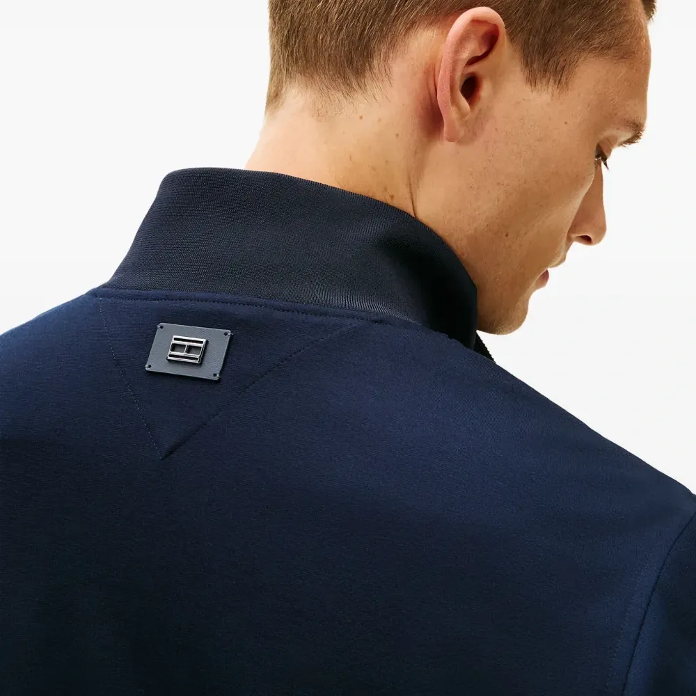 Куртка на молнии