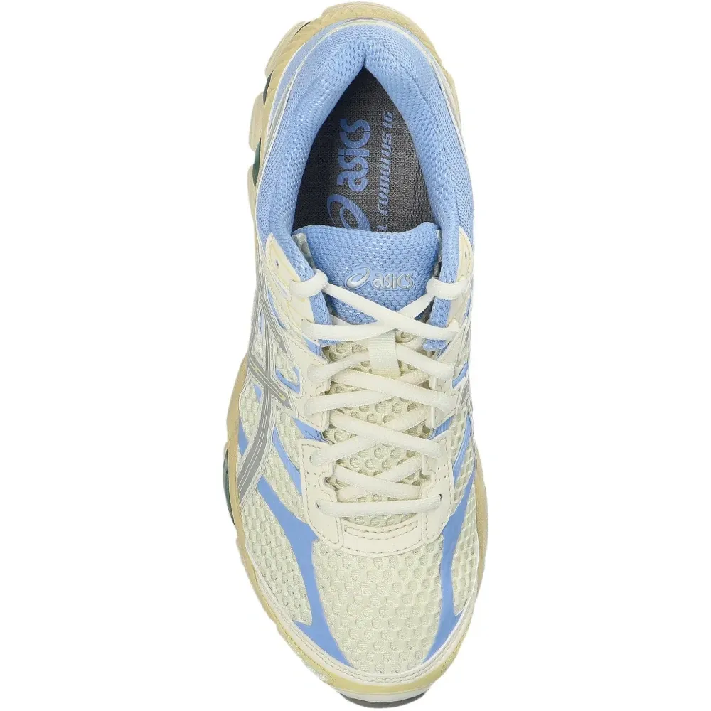 Кроссовки с панелями и шнуровкой