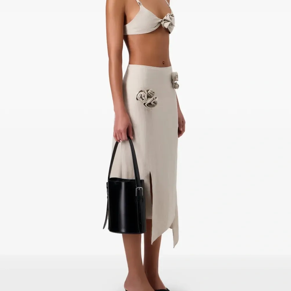 Бикини-топ с цветочными сборками