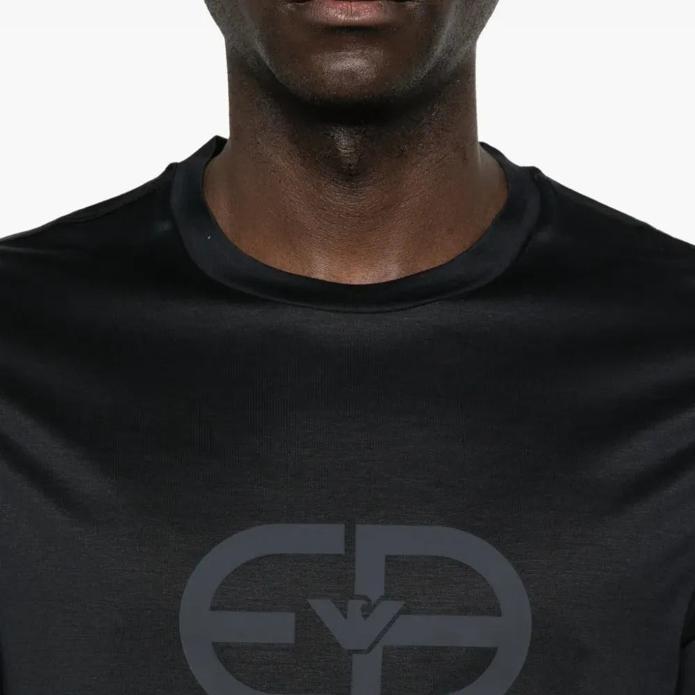 Футболка с логотипом