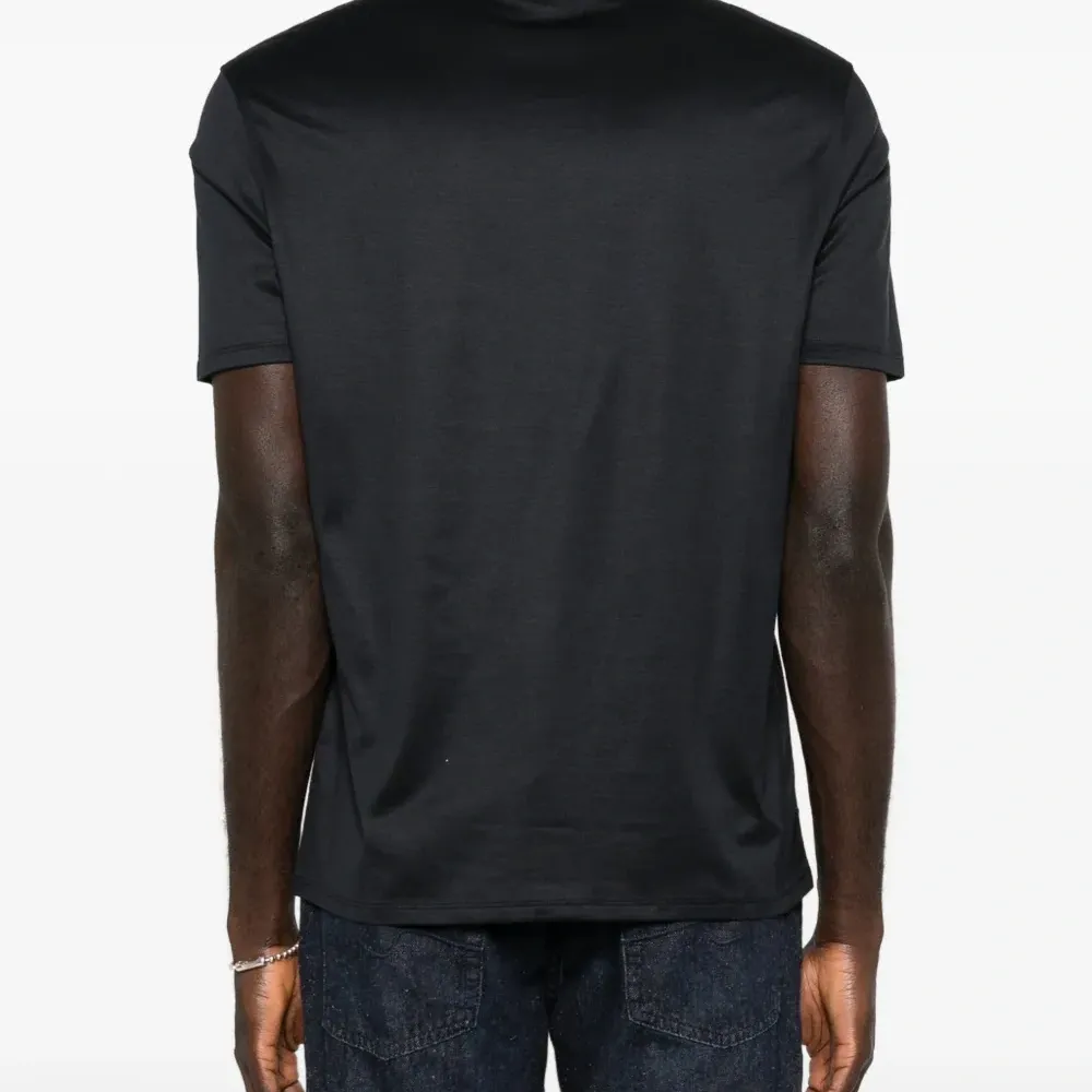 Футболка с логотипом