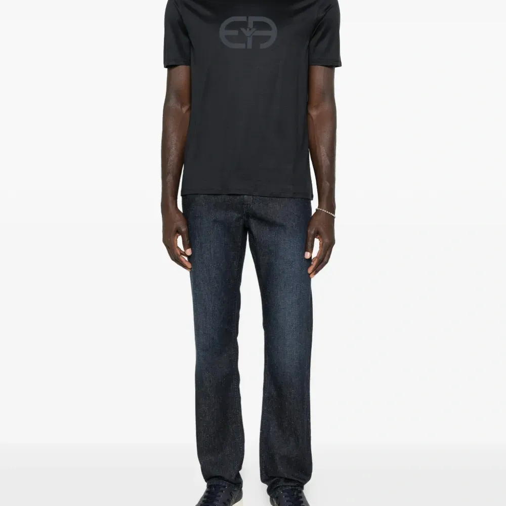 Футболка с логотипом