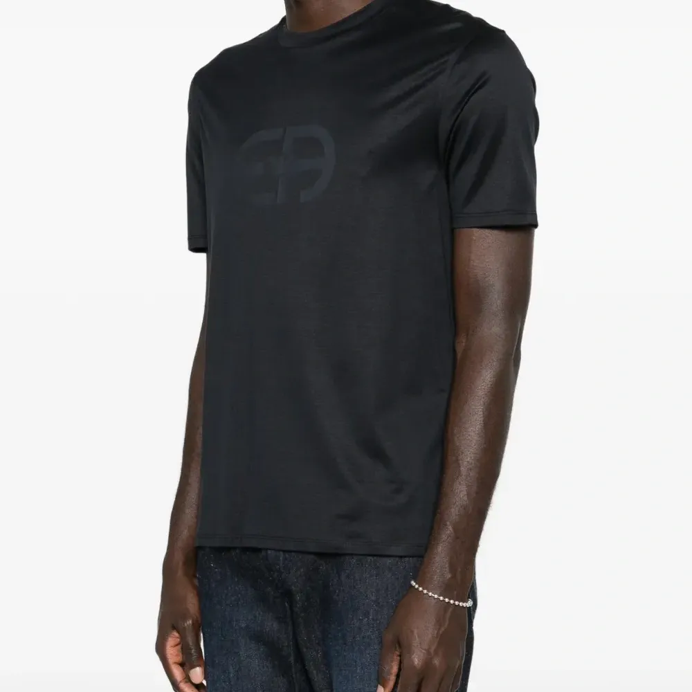 Футболка с логотипом