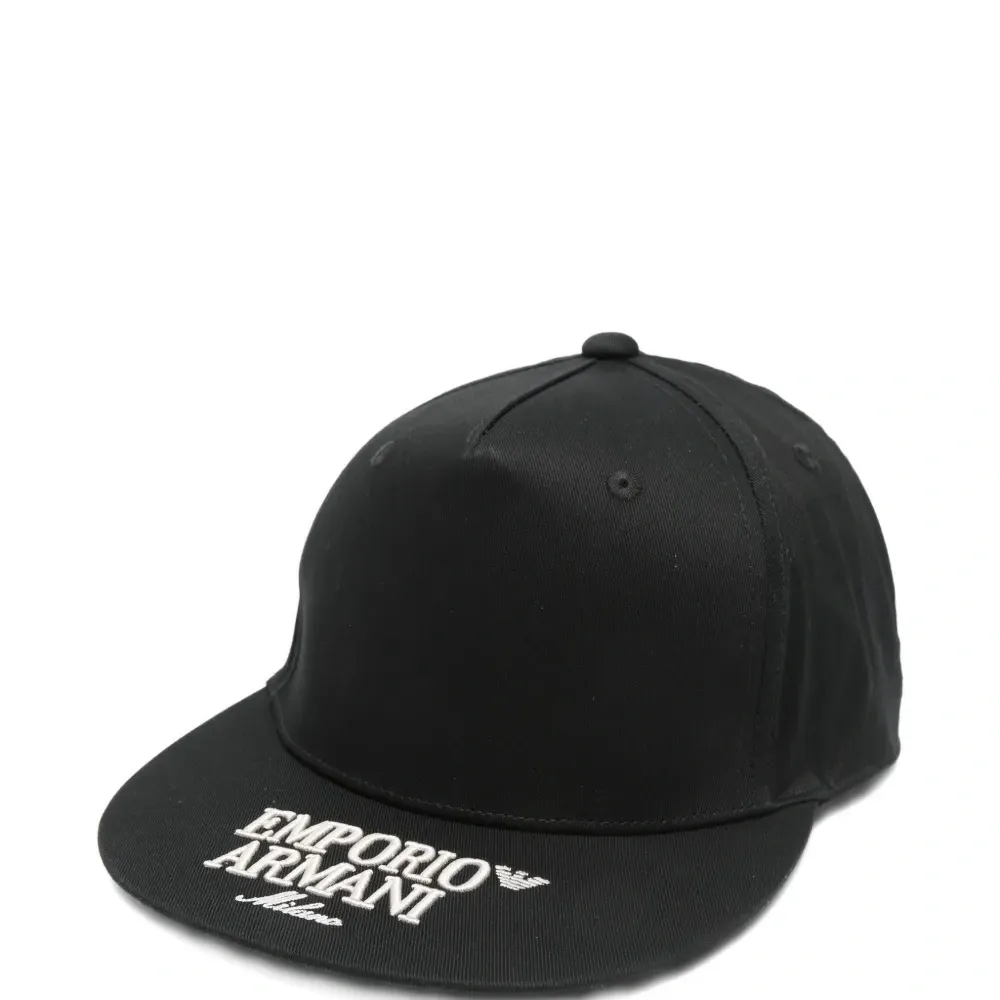 Бейсболка с логотипом