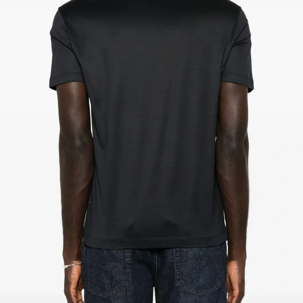 Футболка с круглым вырезом