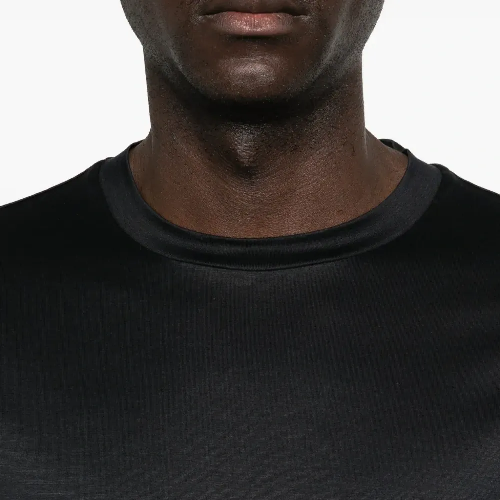 Футболка с круглым вырезом