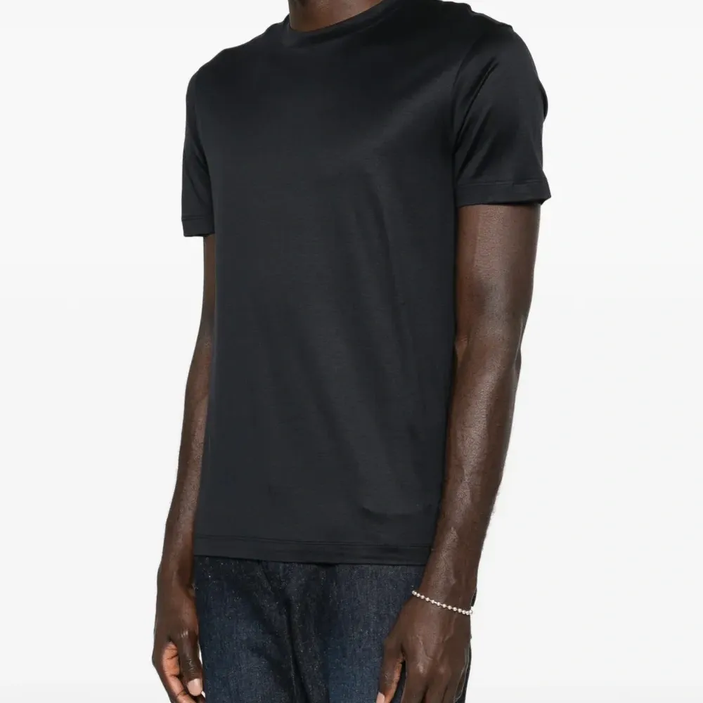 Футболка с круглым вырезом