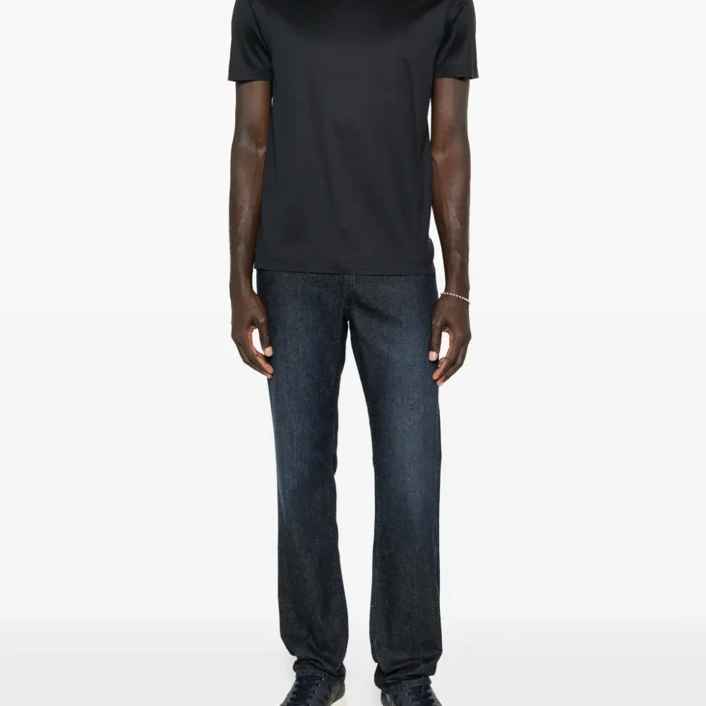 Футболка с круглым вырезом