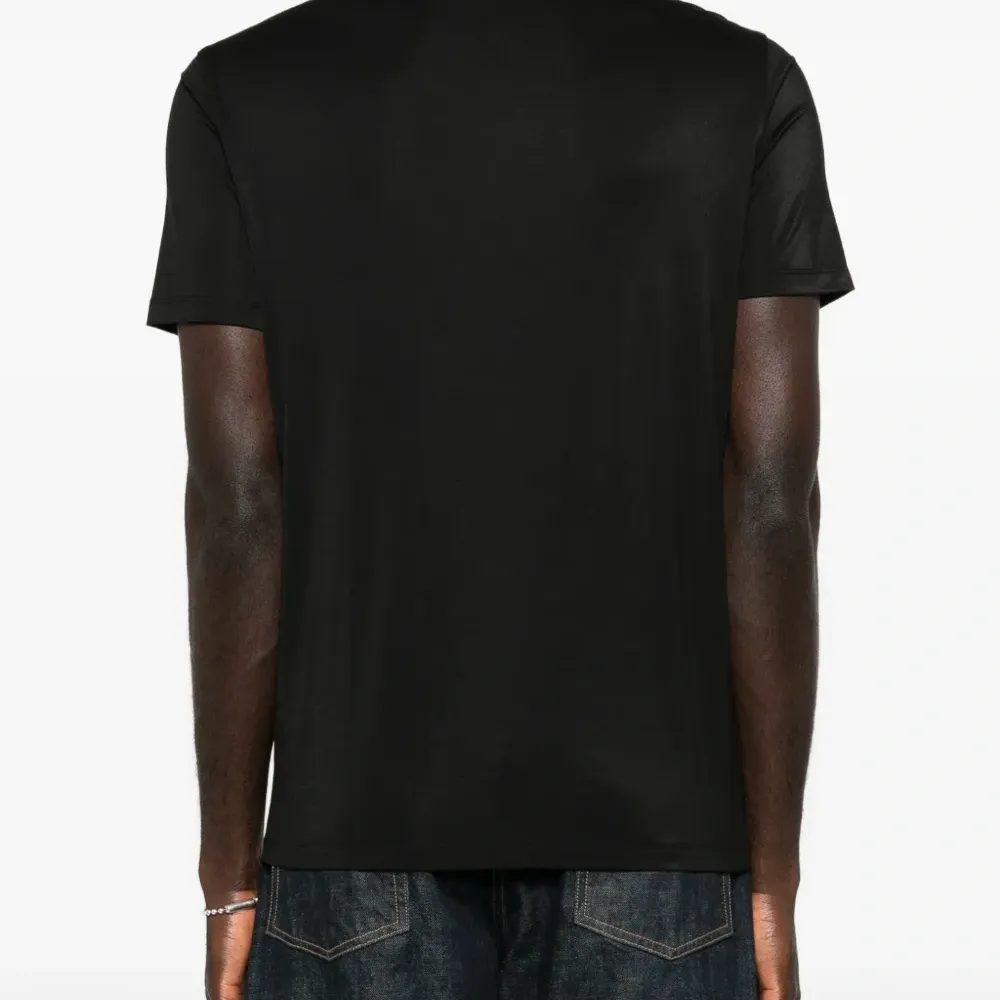 Футболка с логотипом