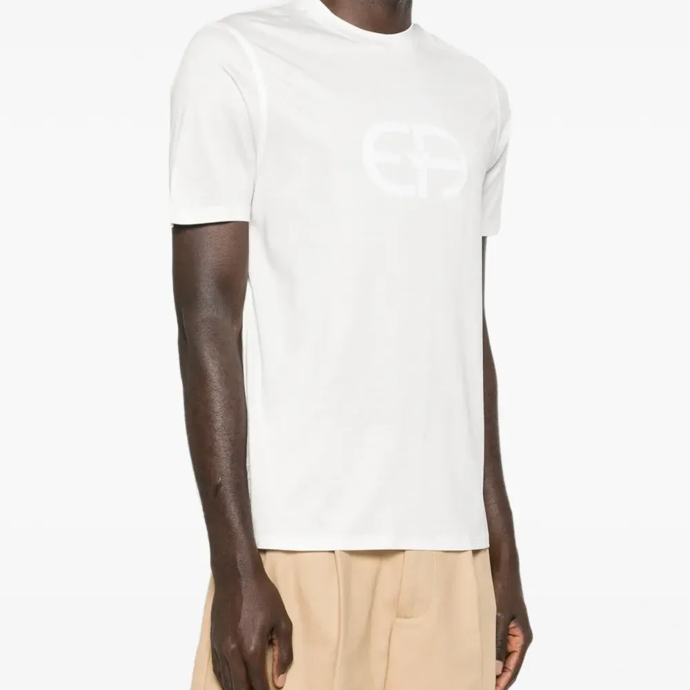 Футболка с логотипом