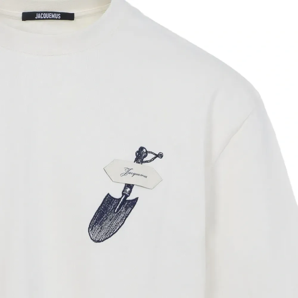 Футболка с вышивкой