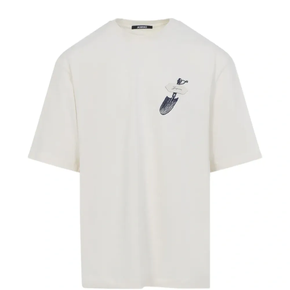 Футболка с вышивкой