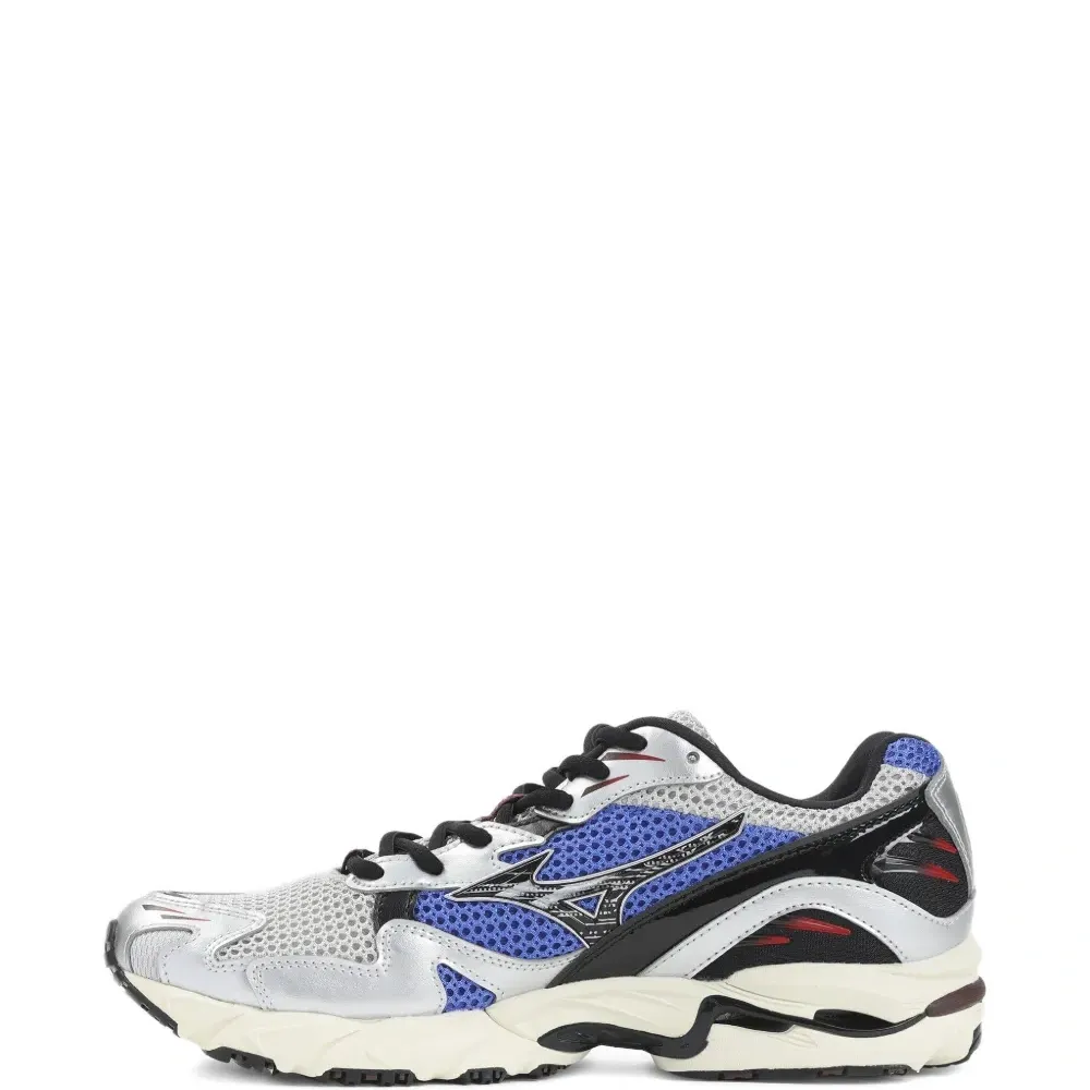 Кроссовки на шнуровке