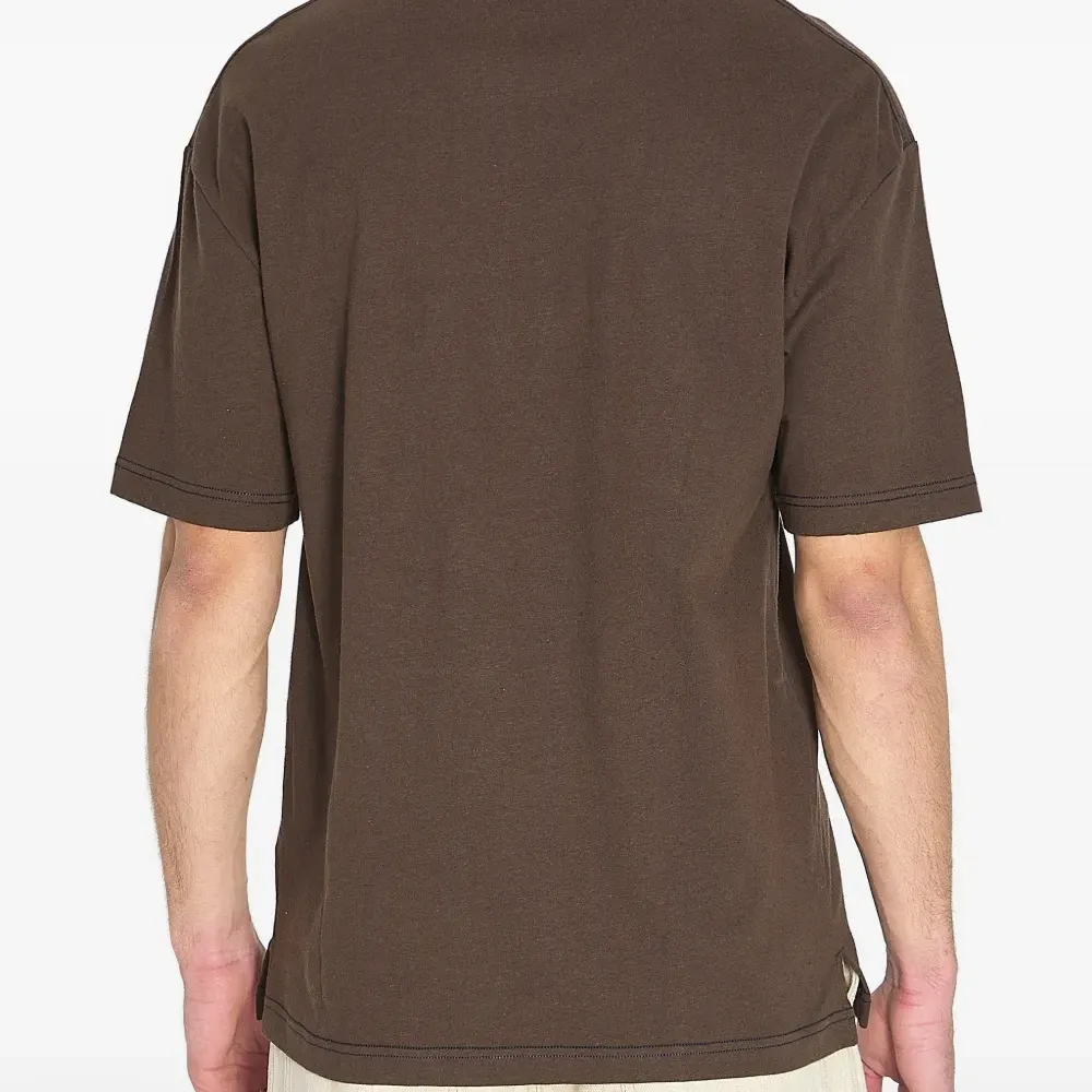 Трикотажная футболка с круглым вырезом и накладным карманом