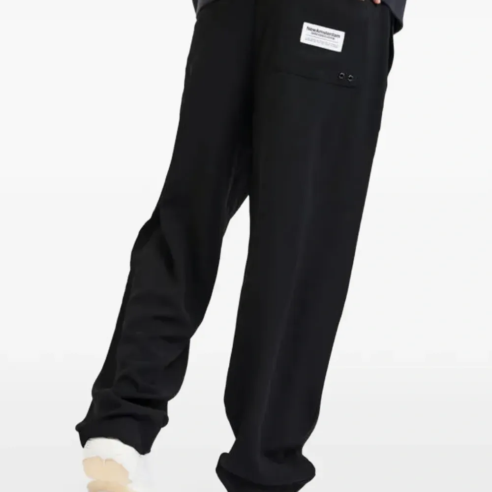 Спортивные брюки на шнурке