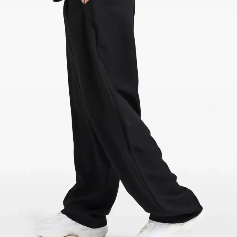 Спортивные брюки на шнурке