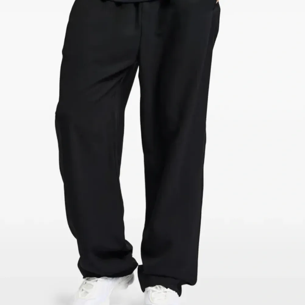 Спортивные брюки на шнурке