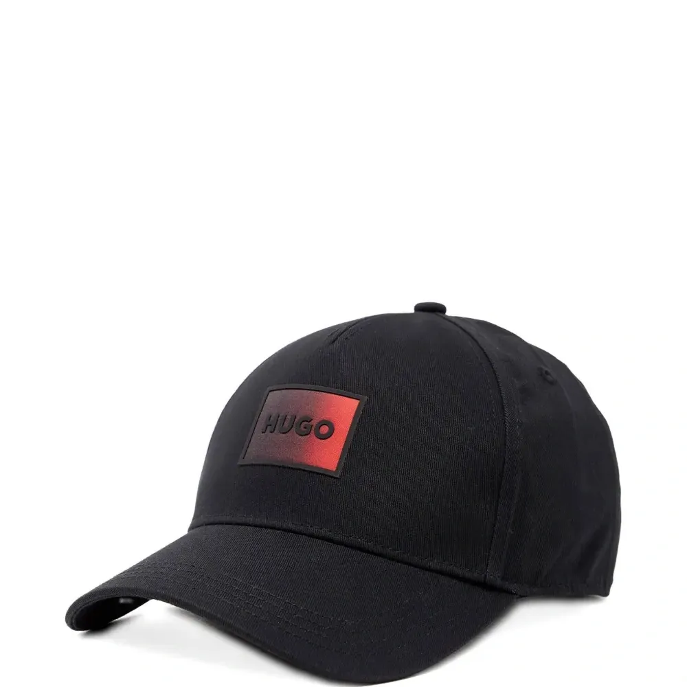 Бейсболка с нашивкой-логотипом