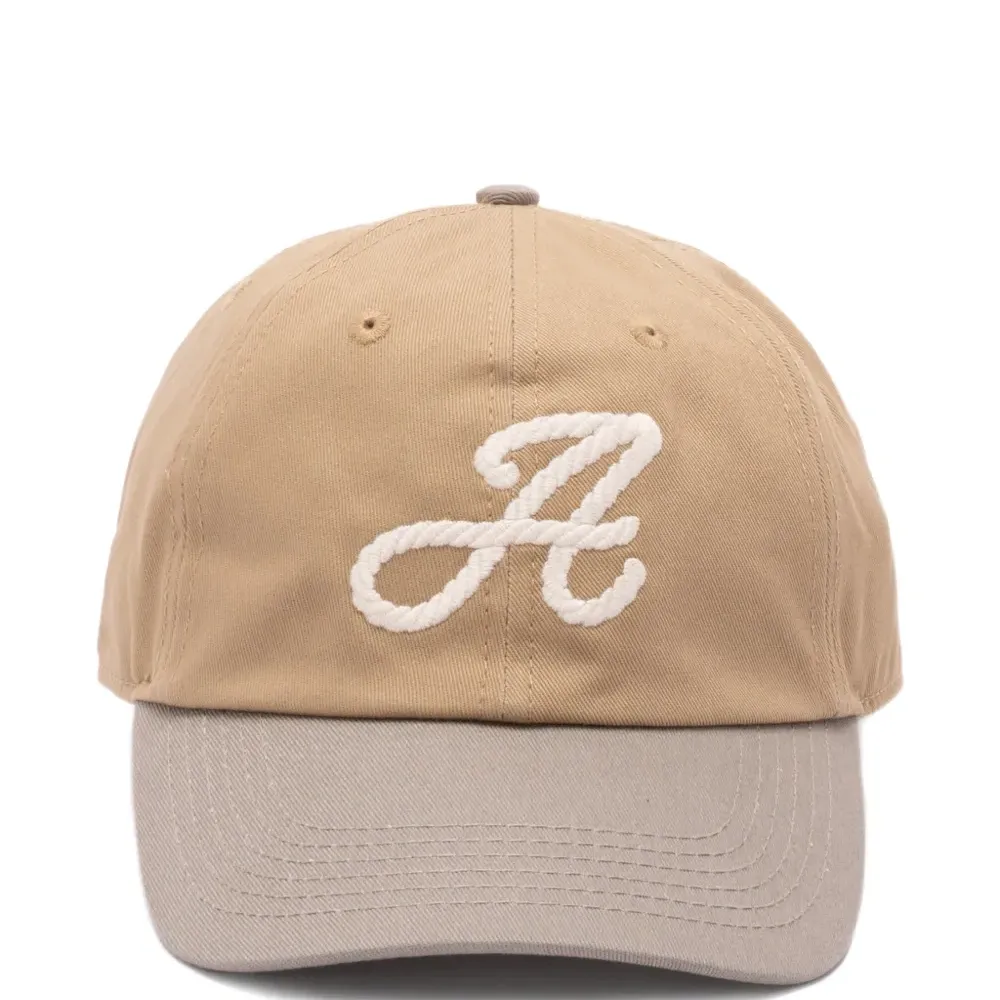 Бейсболка с вышивкой в двух тонах