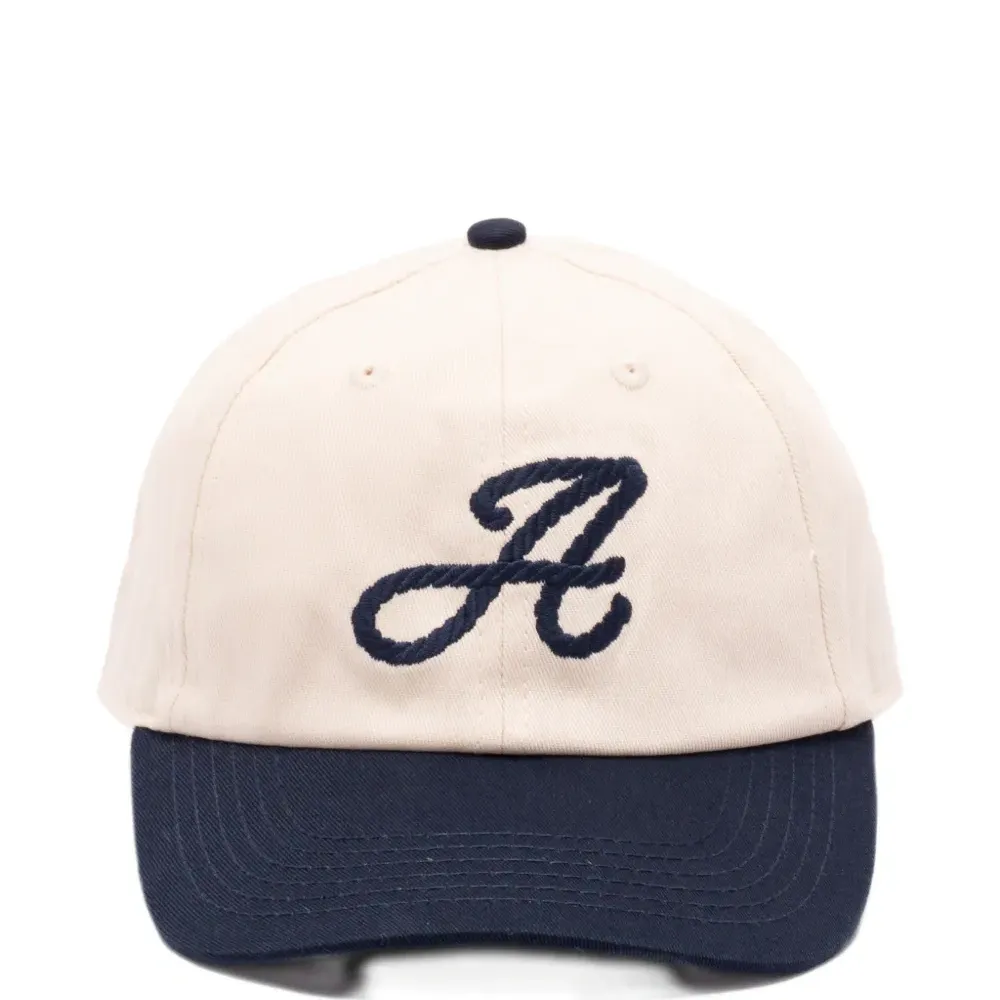 Бейсболка с вышитым логотипом