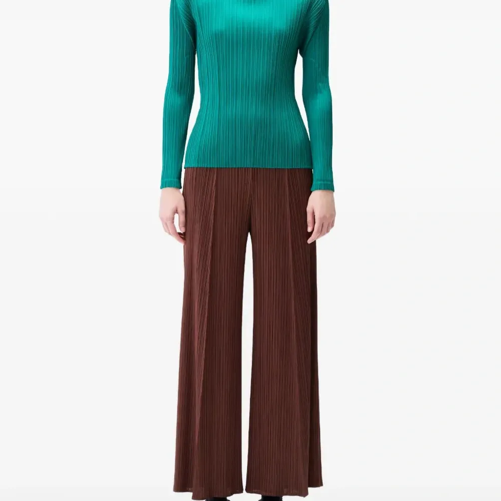 Топ с длинными рукавами и воротником-стойкой