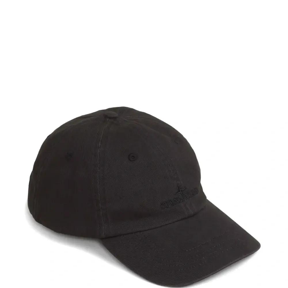 Бейсболка с вышивкой логотипа