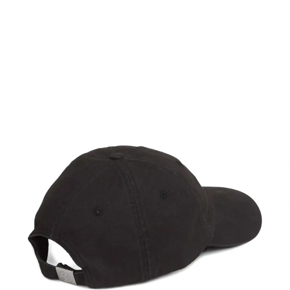 Бейсболка с вышивкой логотипа