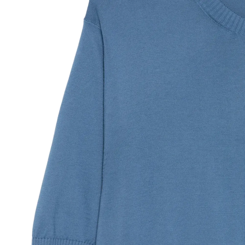 Вязаная футболка с круглым вырезом