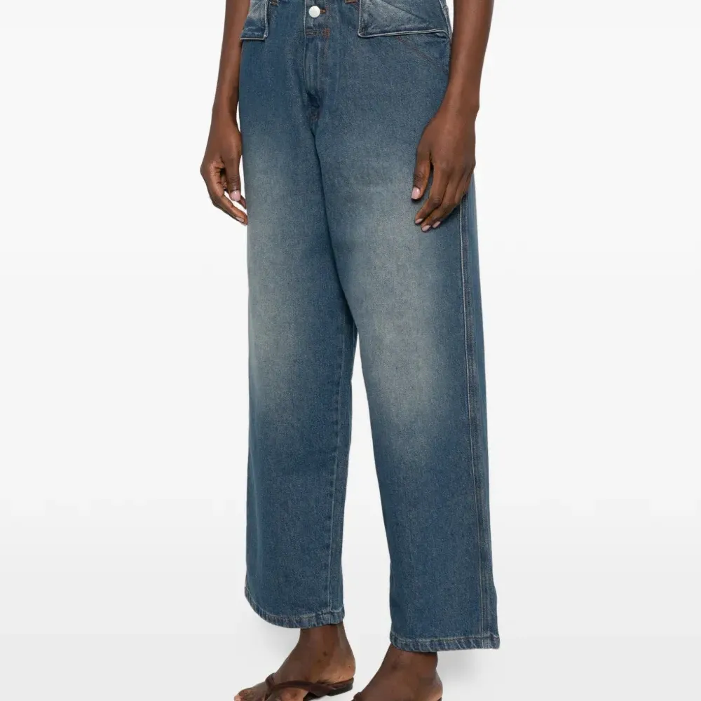 Джинсы на пуговицах