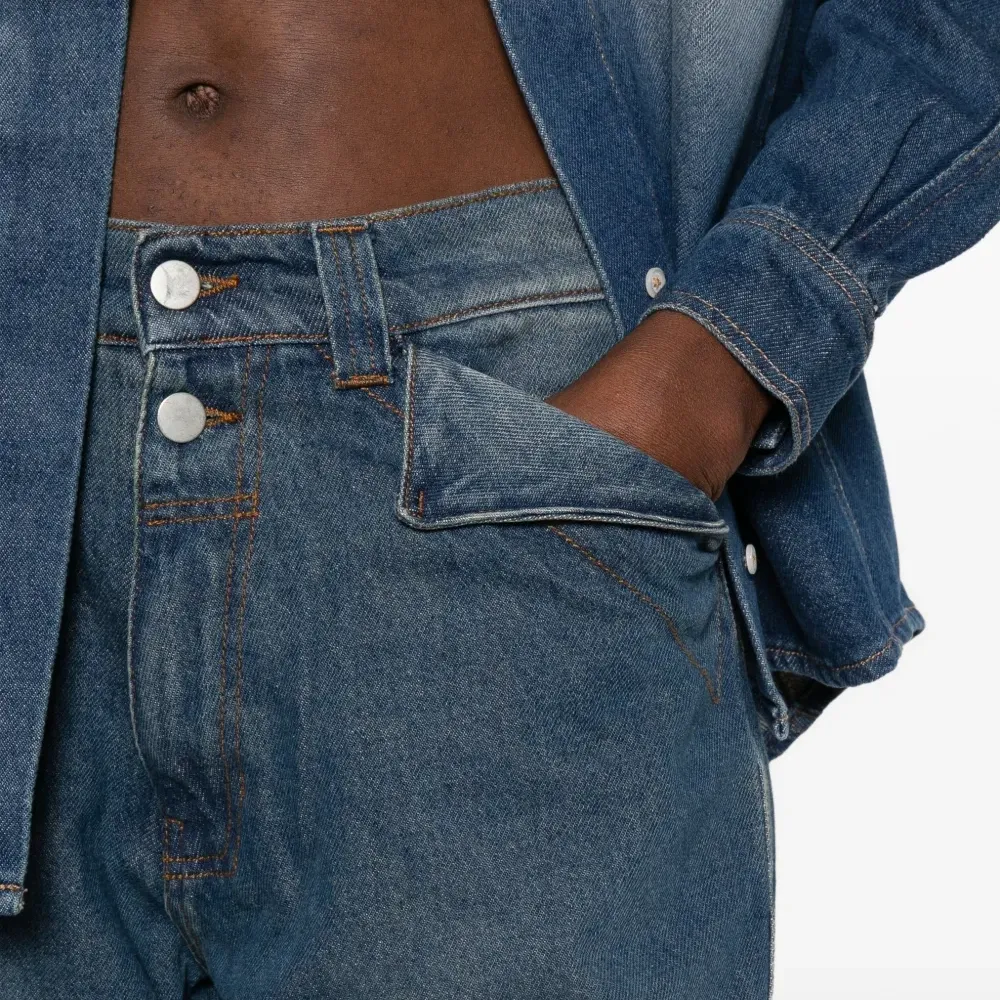 Джинсы на пуговицах