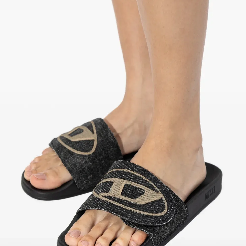 Резиновые шлёпанцы SA-Bloop с логотипом на ремешке