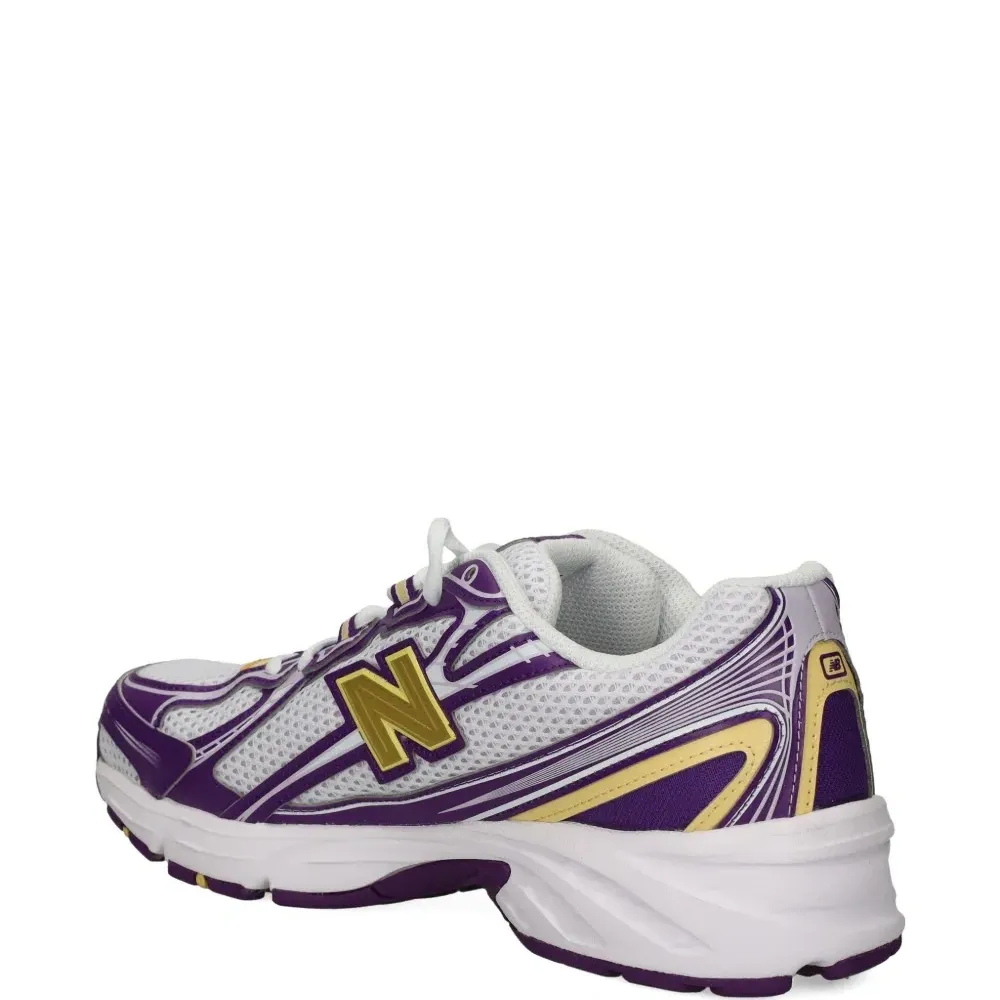 Кроссовки 740