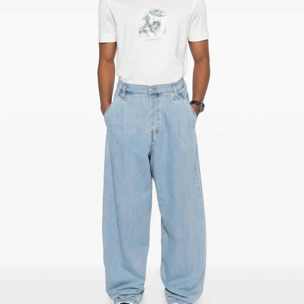 Футболка с круглым вырезом